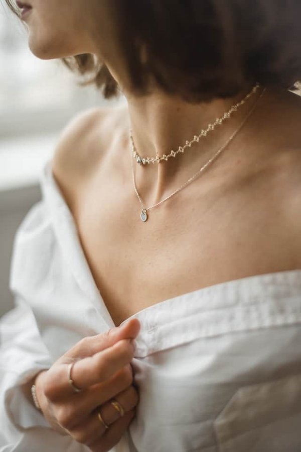 What Are the Best Ultramodern Jewelry Pieces That Still Fit Corporate Dress Codes?