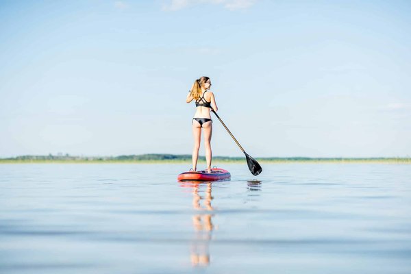 How Does Paddleboarding Contribute to Improving Core Strength and Mental Relaxation?